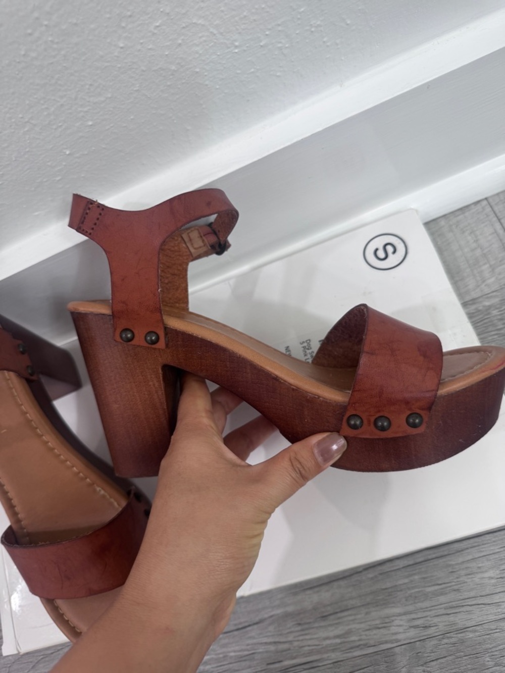 MADDEN GIRL Brown Faux Leather Platform Heels Sandals Size 6 Boho Retro - Picture 5 of 9